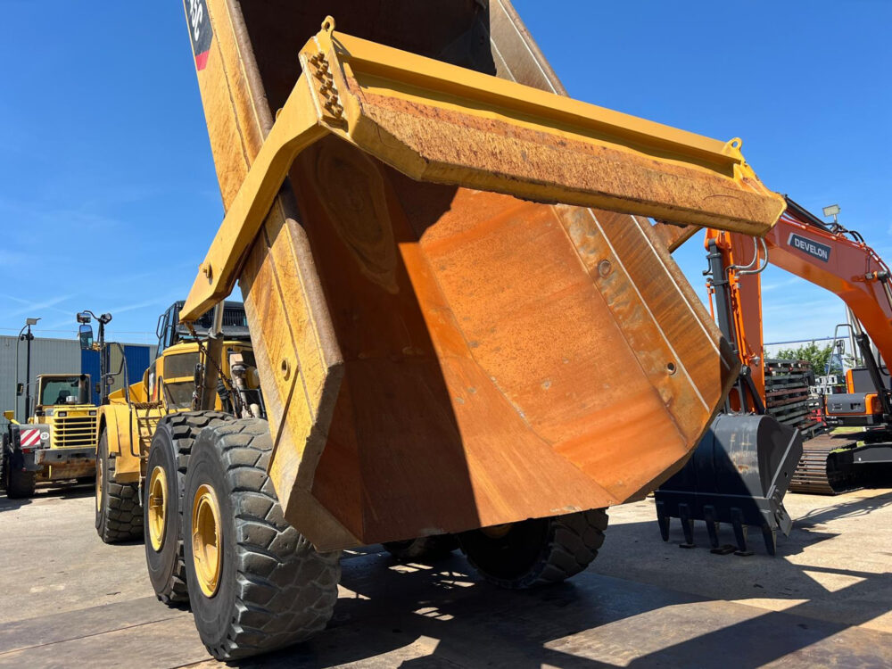 Caterpillar 745C 6×6 dumper