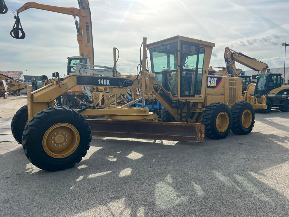 Caterpillar 140K grader