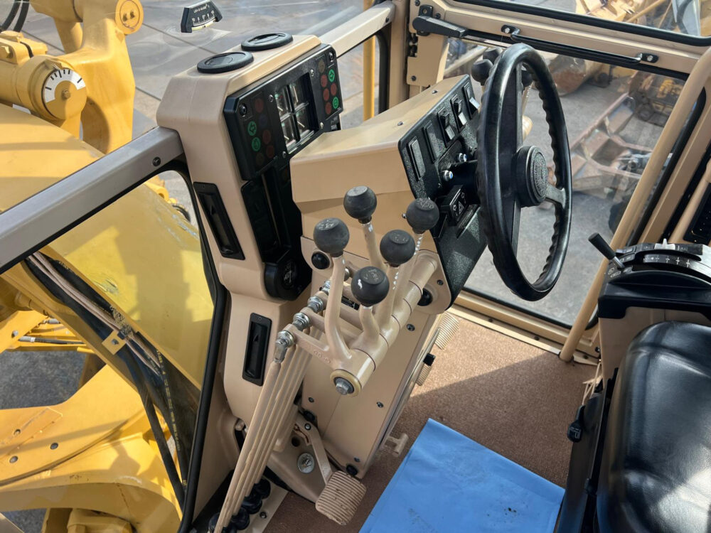 Caterpillar 140K grader