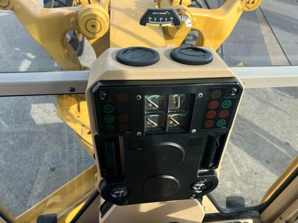 Caterpillar 140K grader