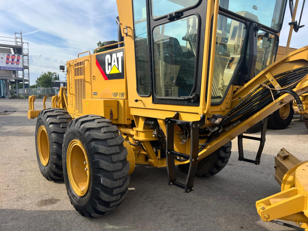 Caterpillar 140K grader