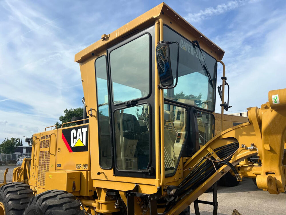 Caterpillar 140K grader