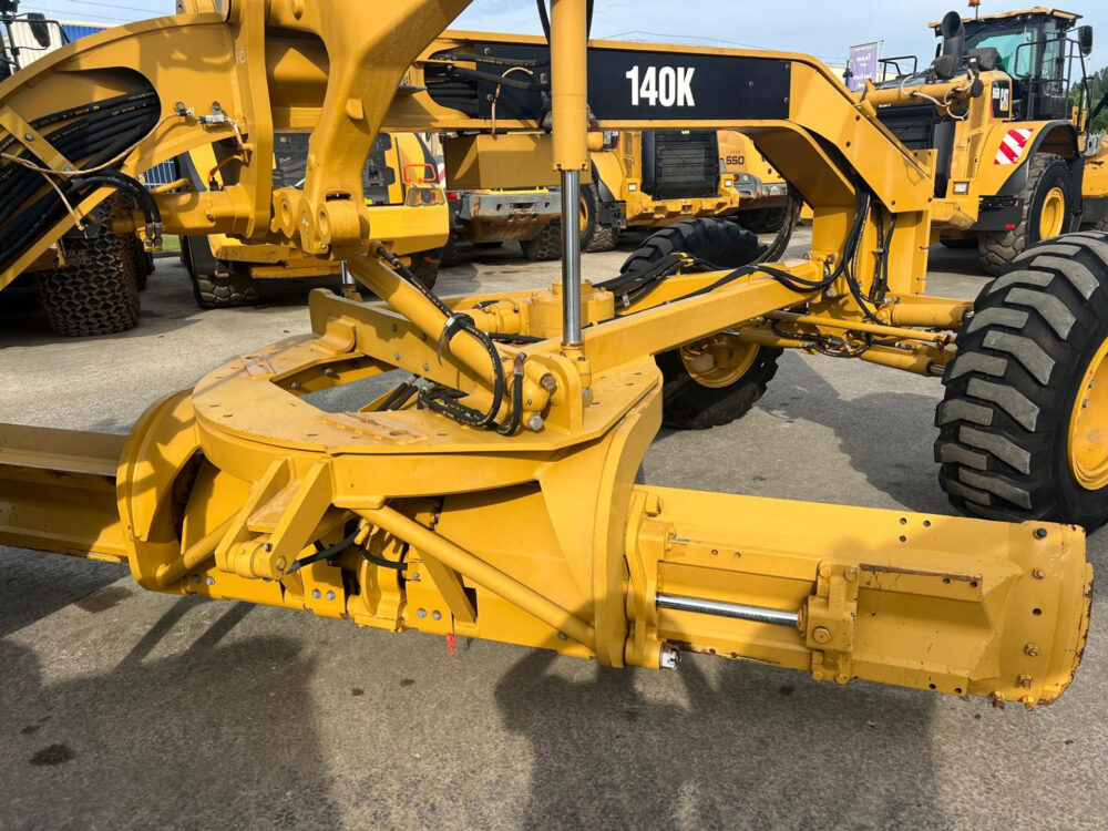 Caterpillar 140K grader