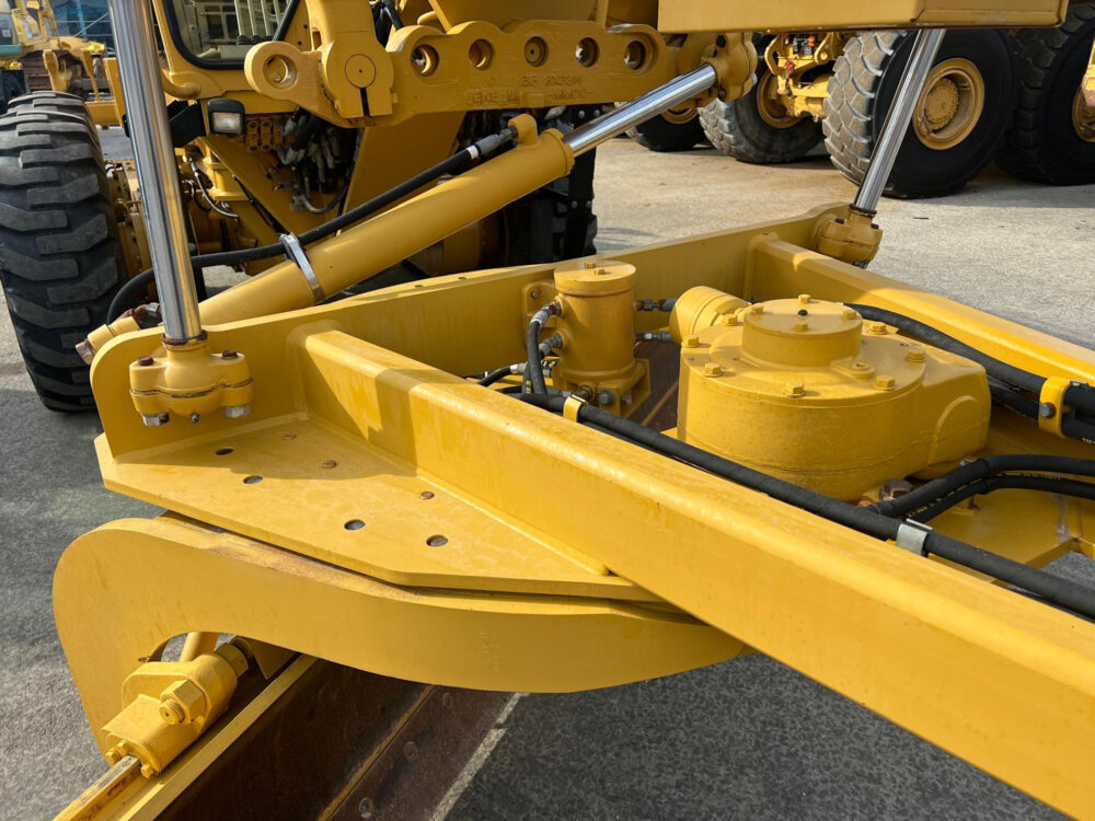 Caterpillar 140K grader