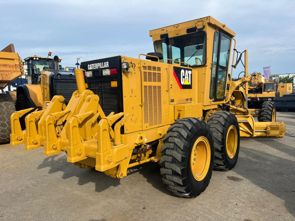 Caterpillar 140K grader