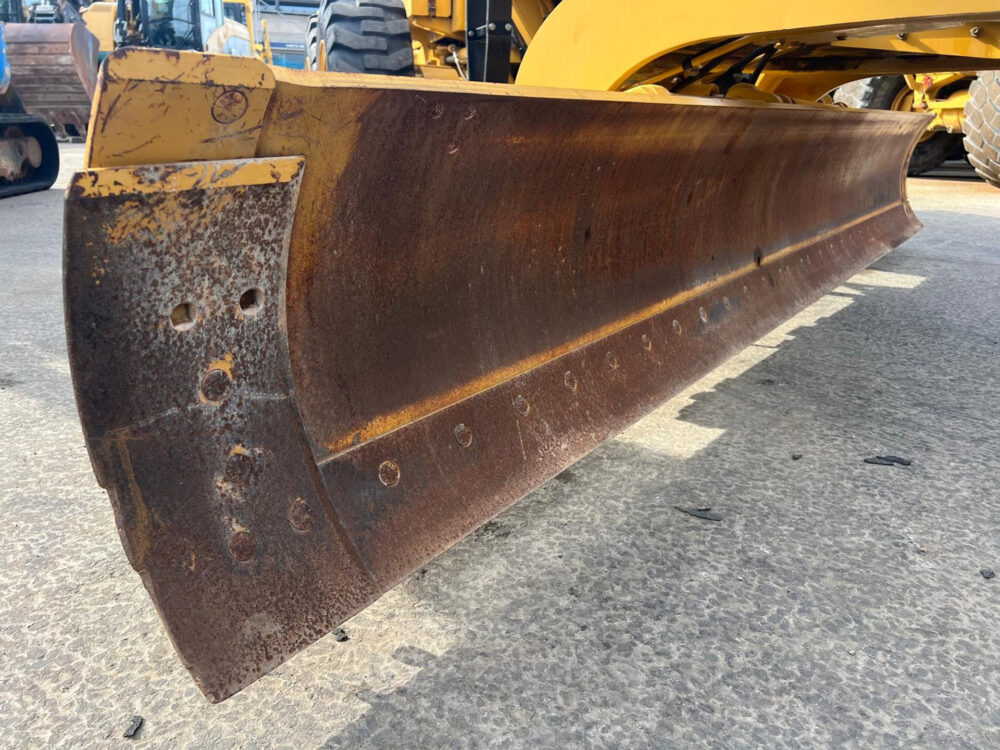 Caterpillar 140K grader