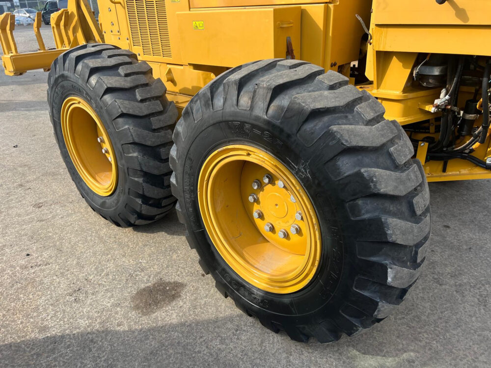 Caterpillar 140K grader
