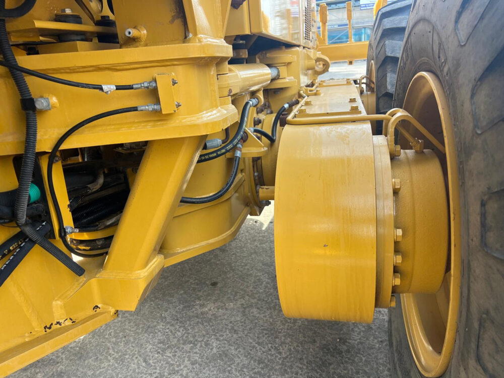 Caterpillar 140K grader