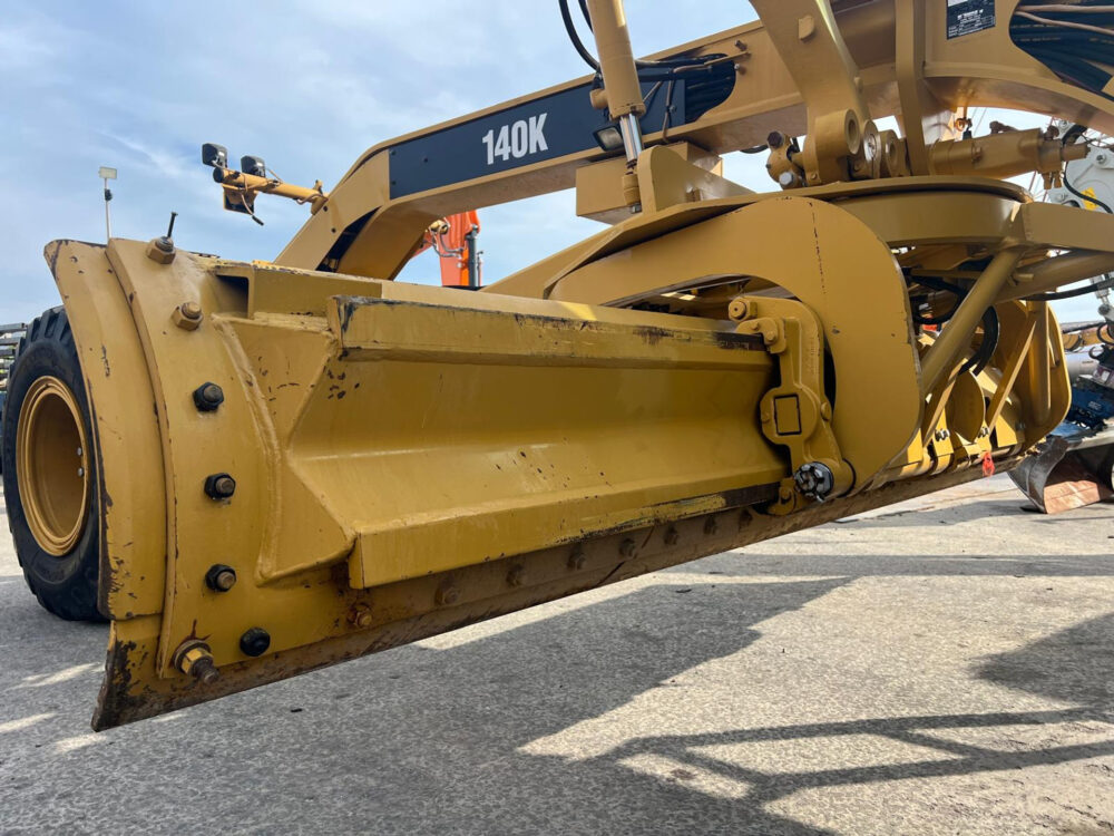 Caterpillar 140K grader