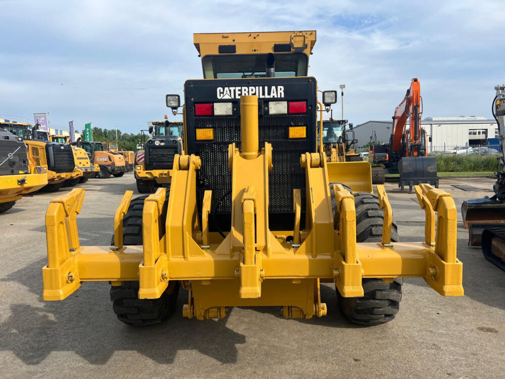 Caterpillar 140K grader