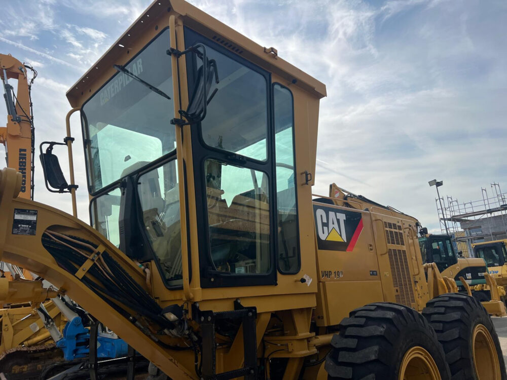 Caterpillar 140K grader