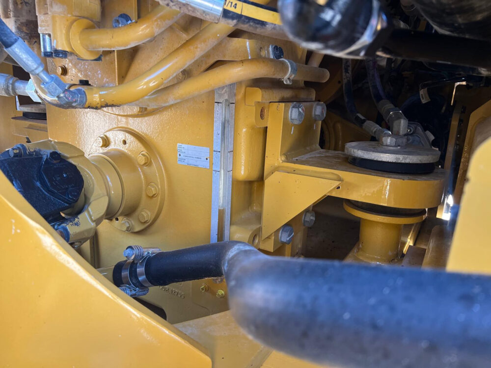 Caterpillar 966M wiellader