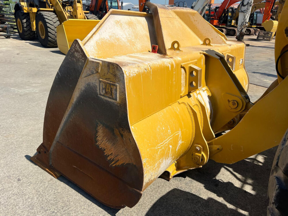 Caterpillar 966M wiellader