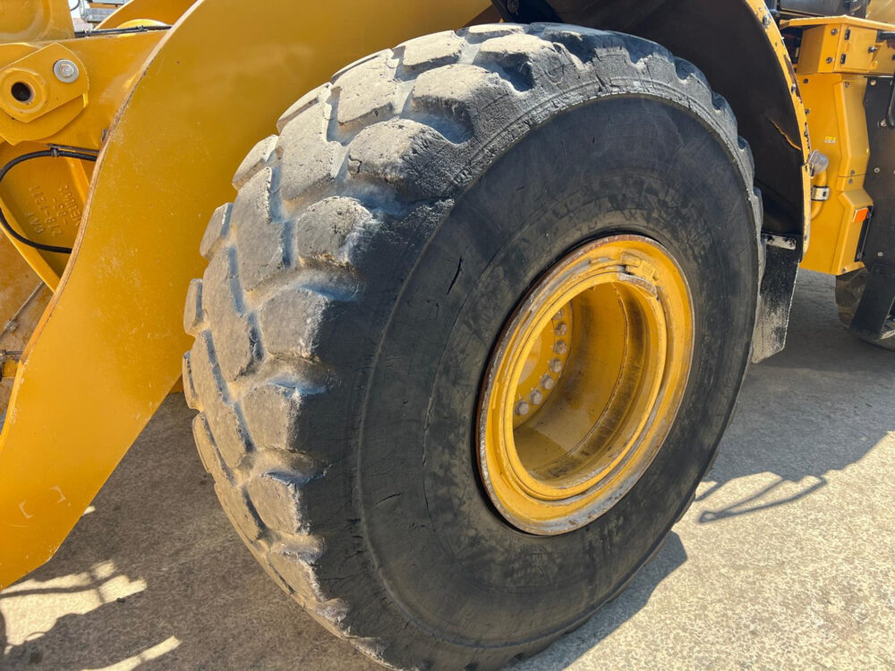 Caterpillar 966M wiellader