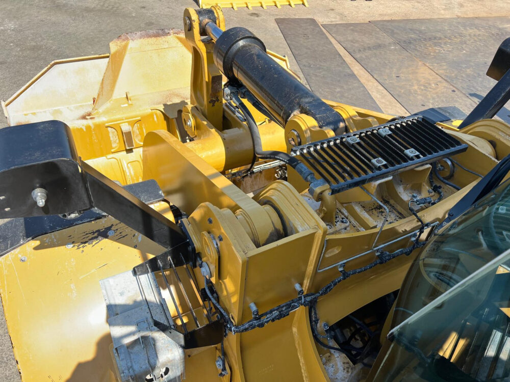 Caterpillar 966M wiellader