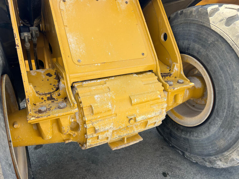 Caterpillar 966M wiellader