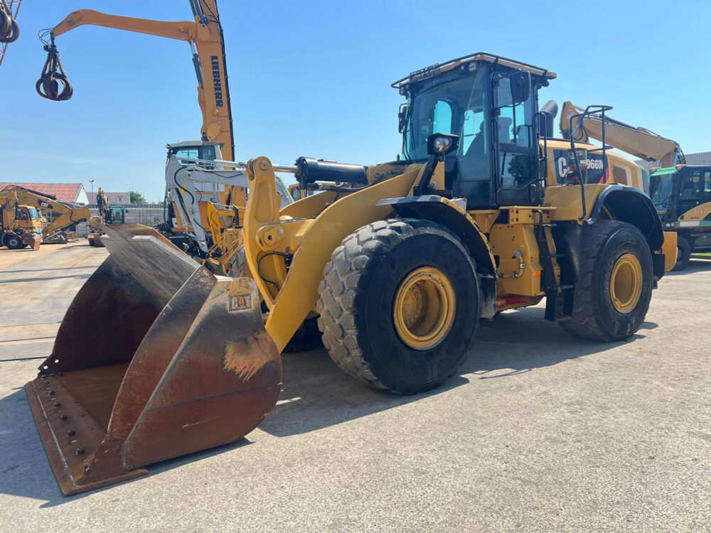 Caterpillar 966M wiellader