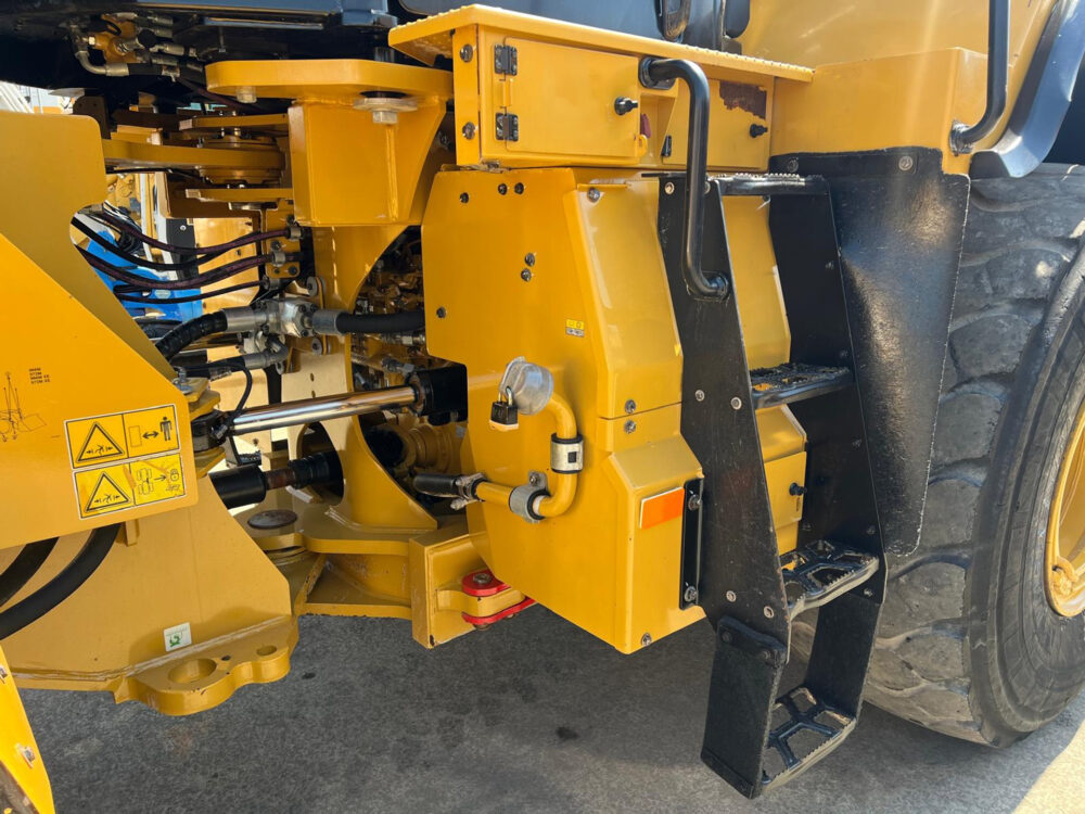 Caterpillar 966M wiellader
