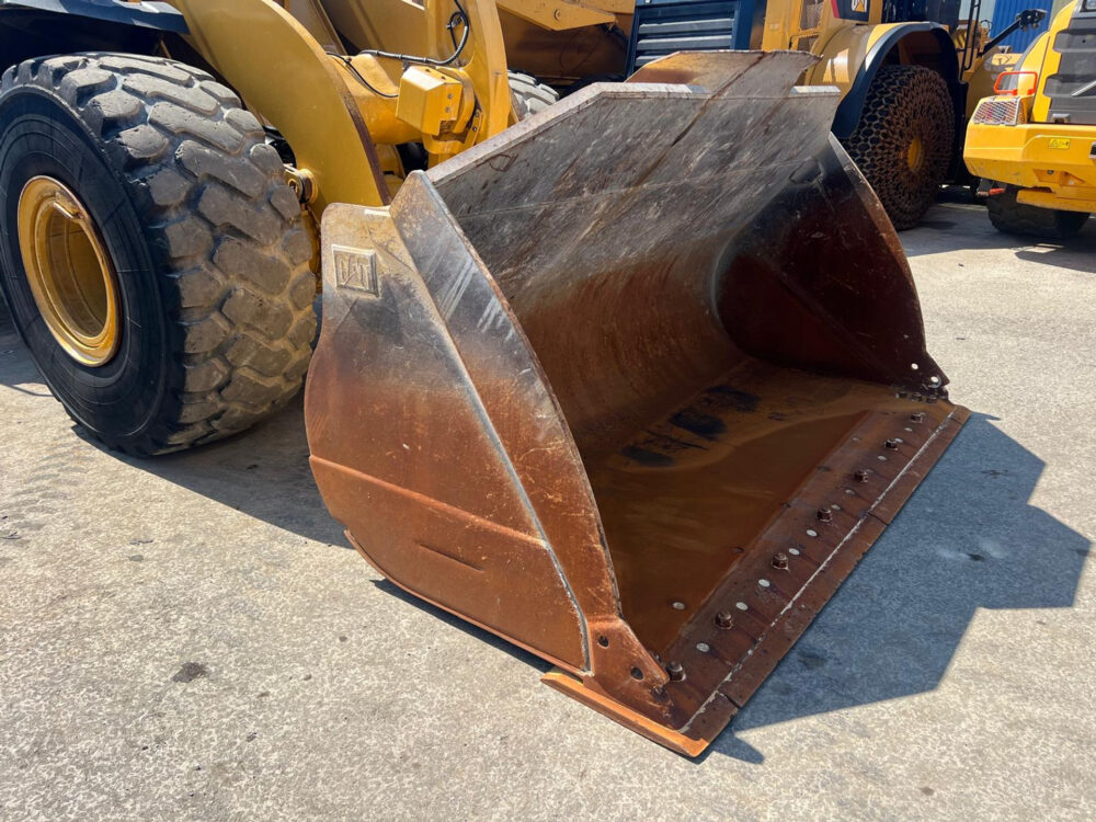 Caterpillar 966M wiellader