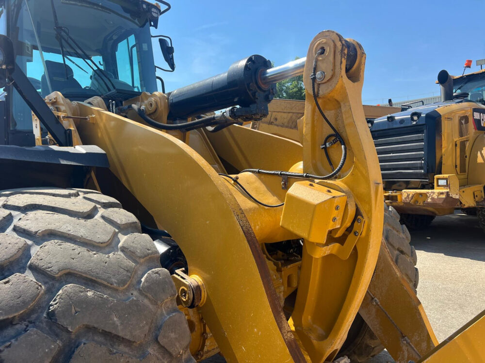 Caterpillar 966M wiellader
