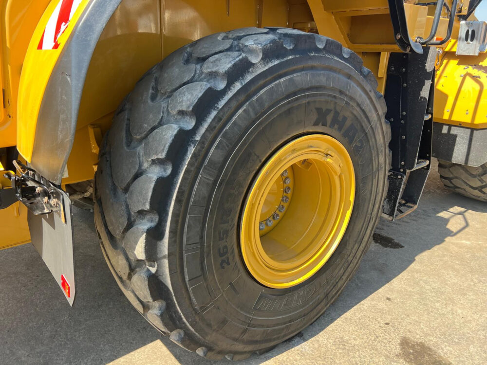 Caterpillar 966M wiellader