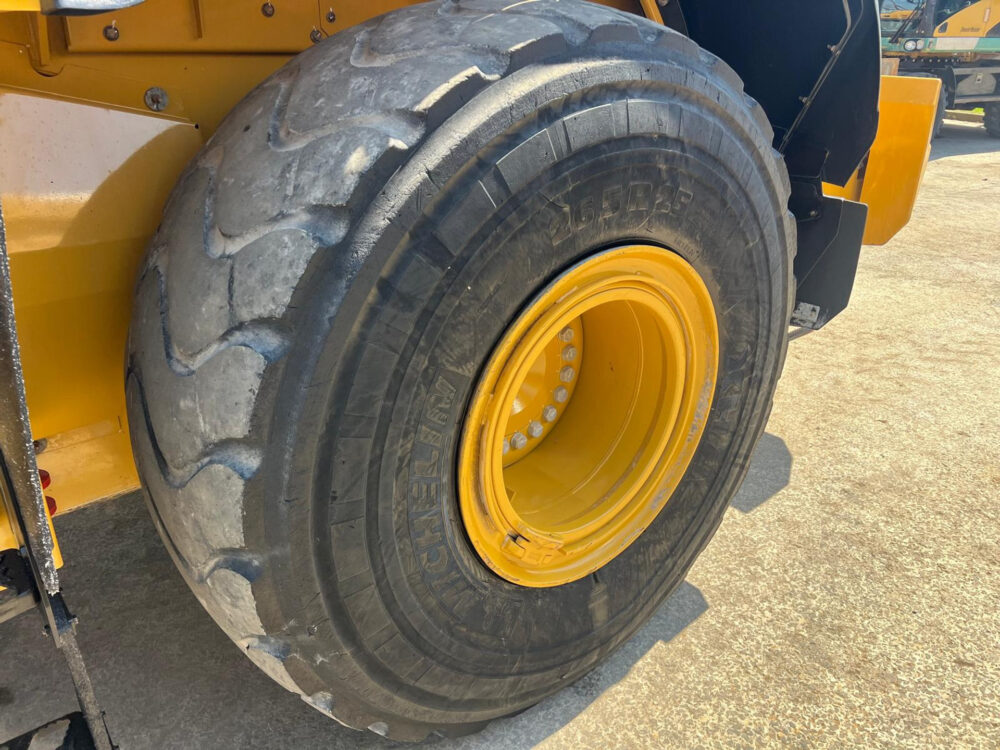 Caterpillar 966M wiellader