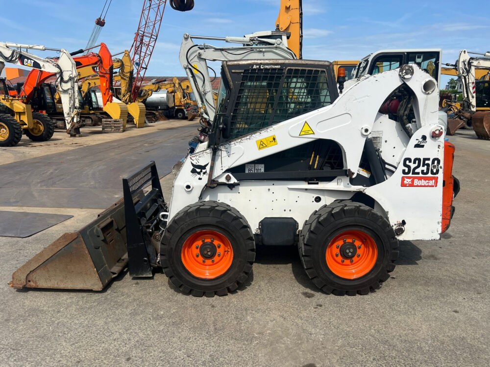 Bobcat S250 schranklader AIRCON!!