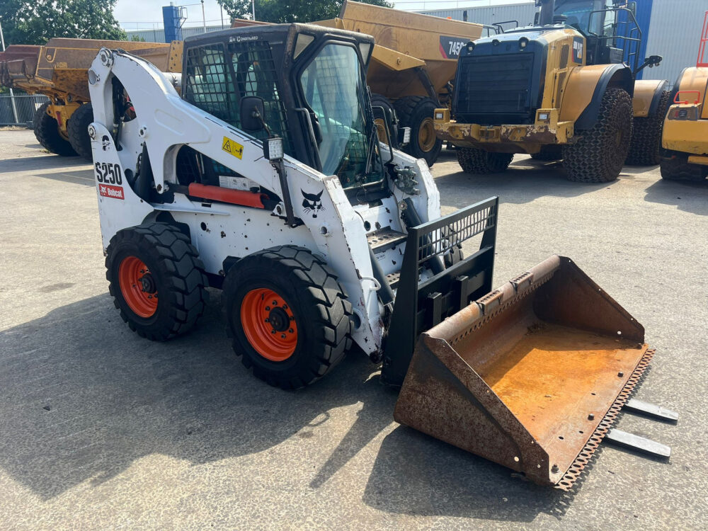 Bobcat S250 schranklader AIRCON!!
