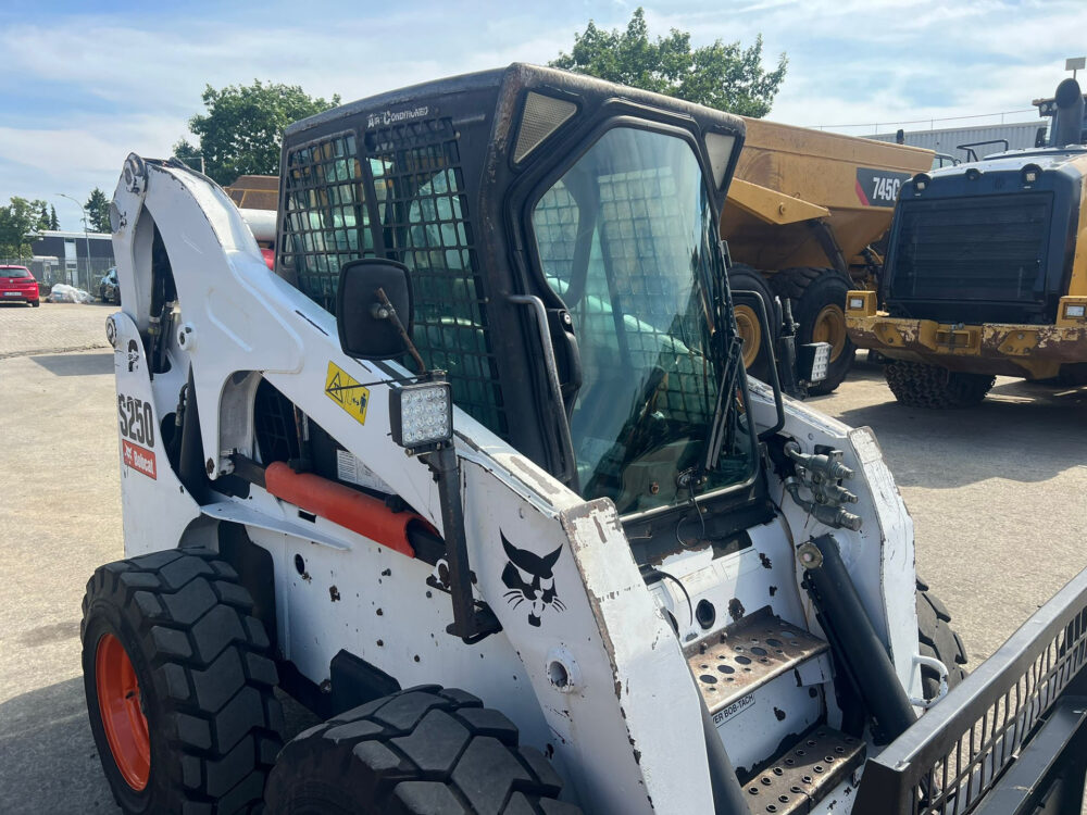 Bobcat S250 schranklader AIRCON!!