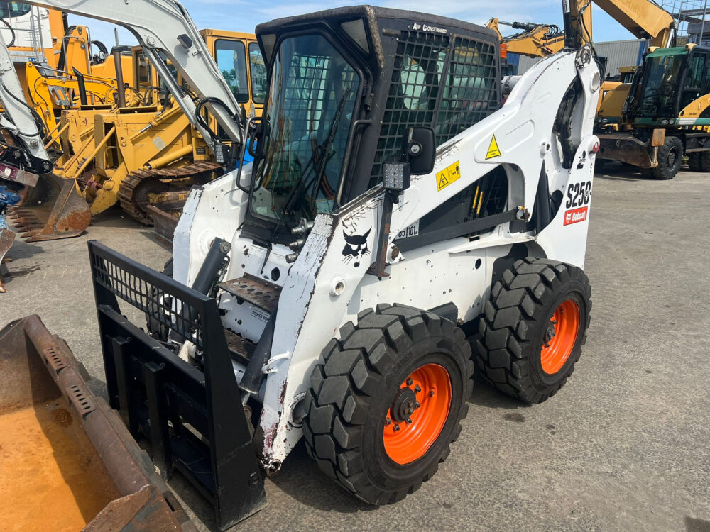 Bobcat S250 schranklader AIRCON!!