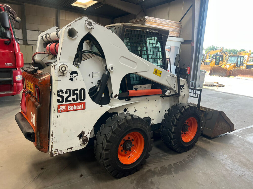 Bobcat S250 schranklader AIRCON!!