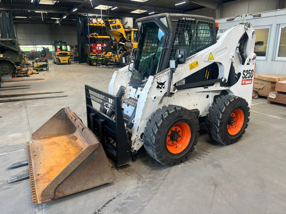 Bobcat S250 schranklader AIRCON!!