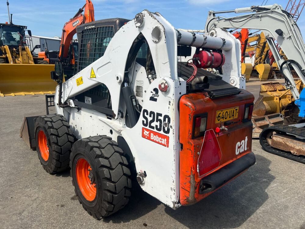 Bobcat S250 schranklader AIRCON!!