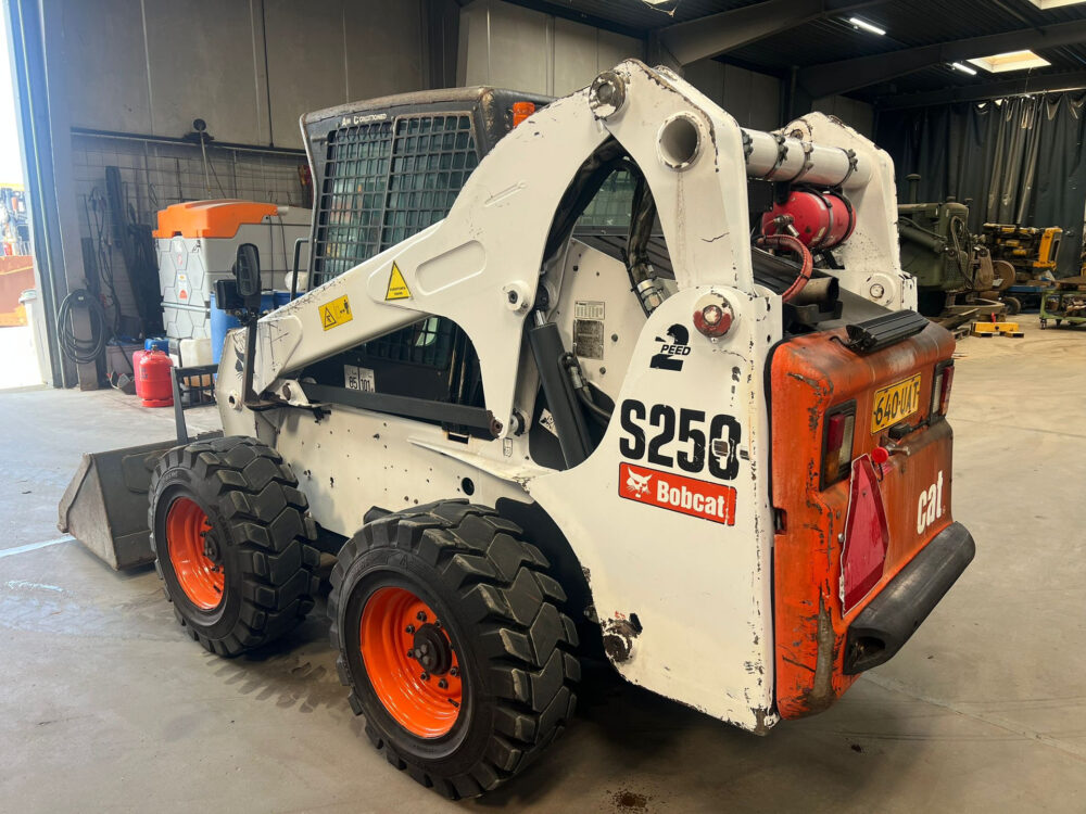 Bobcat S250 schranklader AIRCON!!