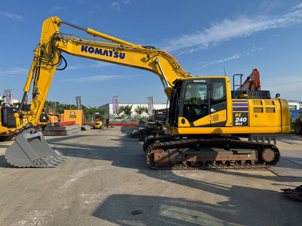 Komatsu PC 240 NLC-11 rupsgraafmachine