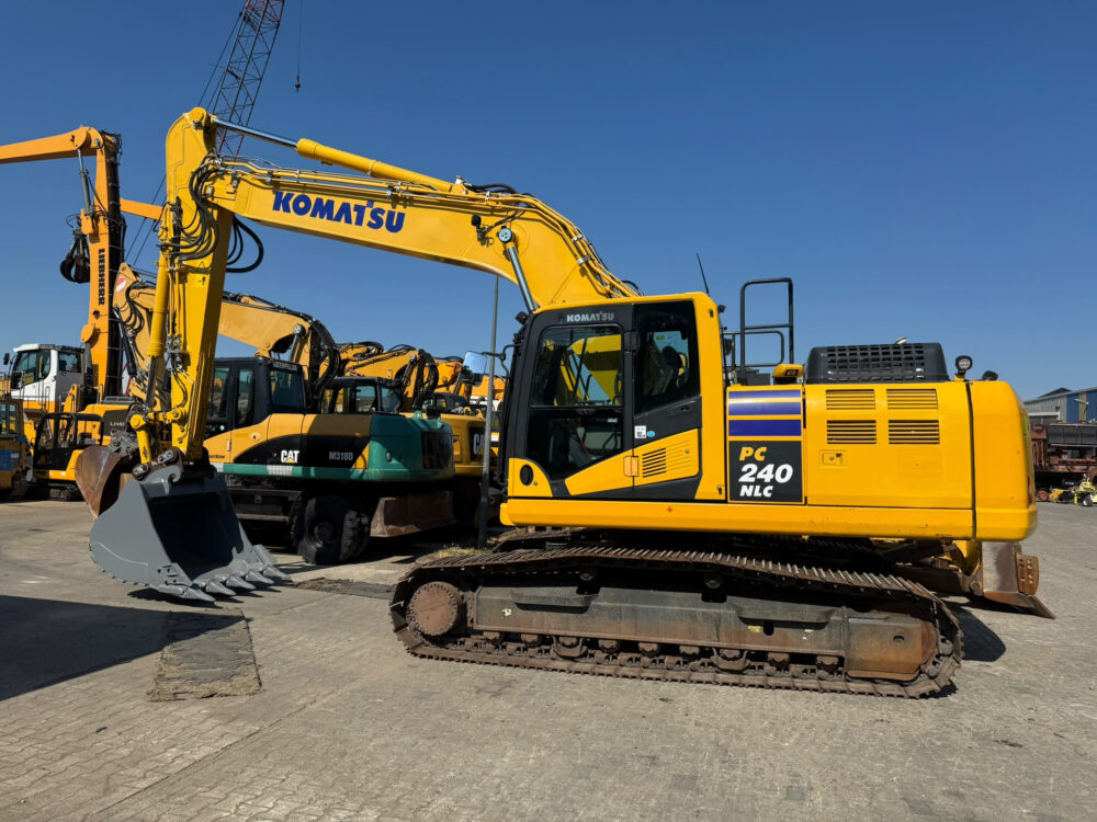 Komatsu PC 240 NLC-11 rupsgraafmachine