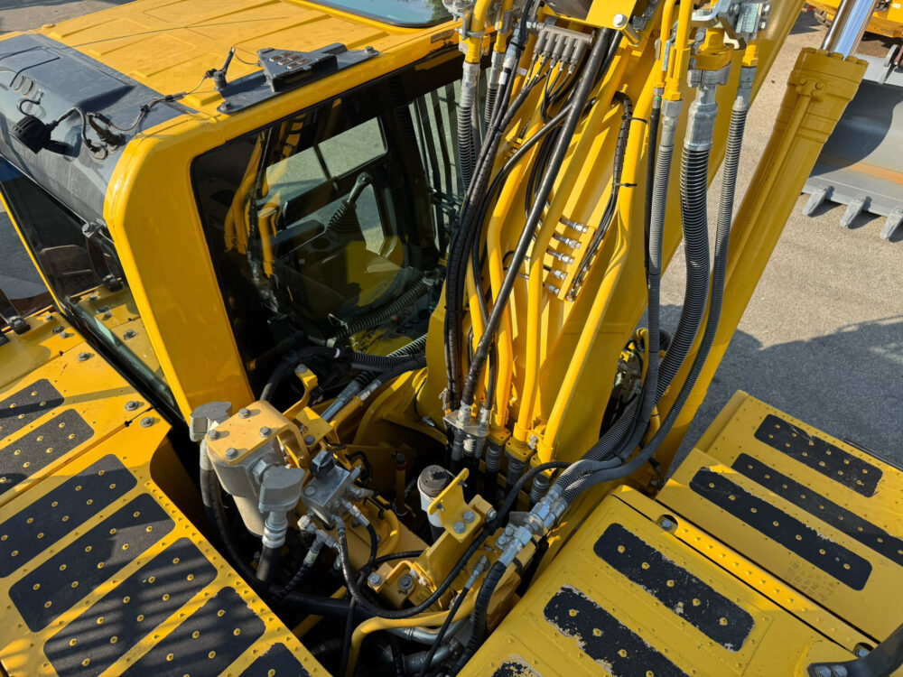 Komatsu PC 240 NLC-11 rupsgraafmachine