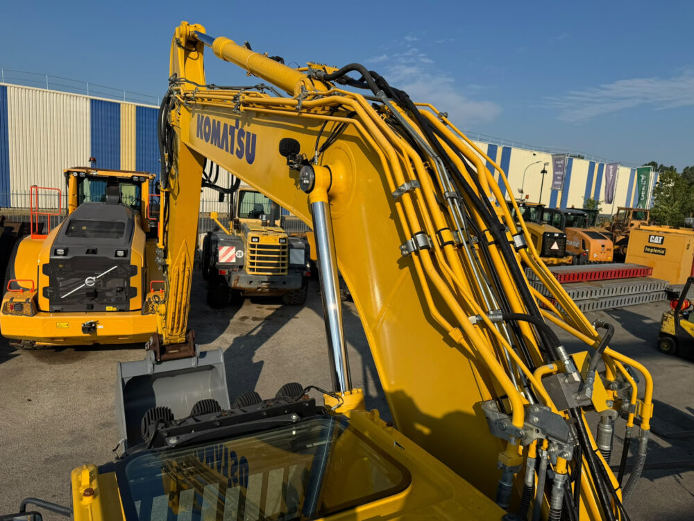 Komatsu PC 240 NLC-11 rupsgraafmachine