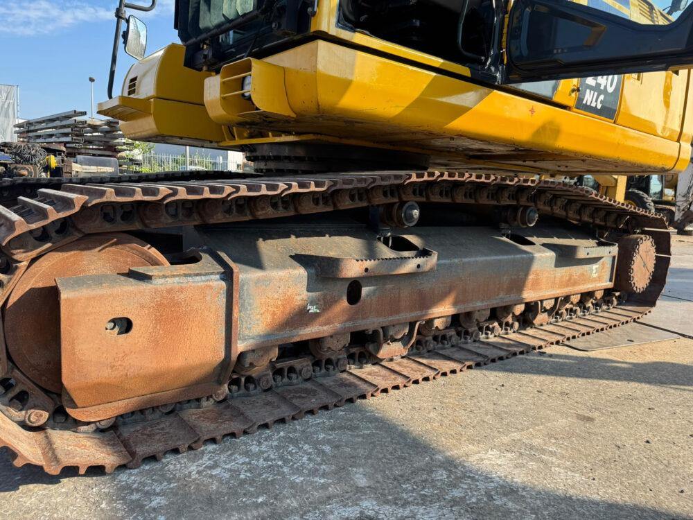 Komatsu PC 240 NLC-11 rupsgraafmachine