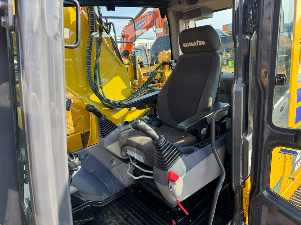 Komatsu PC 240 NLC-11 rupsgraafmachine