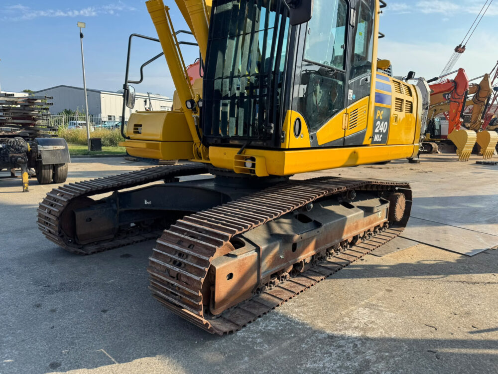 Komatsu PC 240 NLC-11 rupsgraafmachine