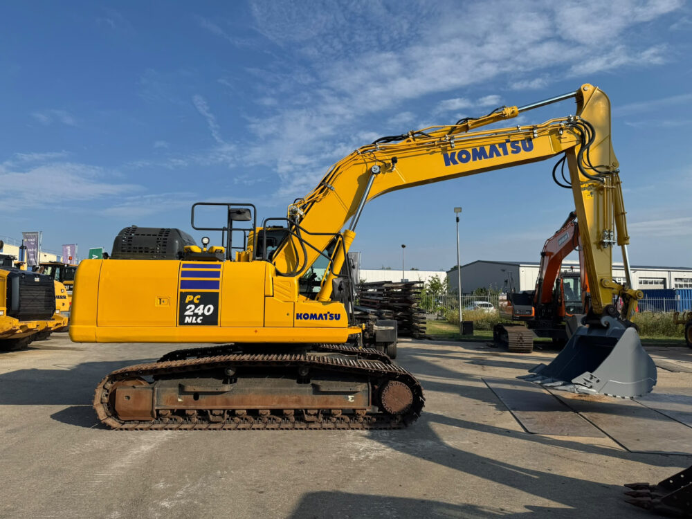 Komatsu PC 240 NLC-11 rupsgraafmachine