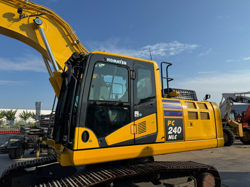 Komatsu PC 240 NLC-11 rupsgraafmachine