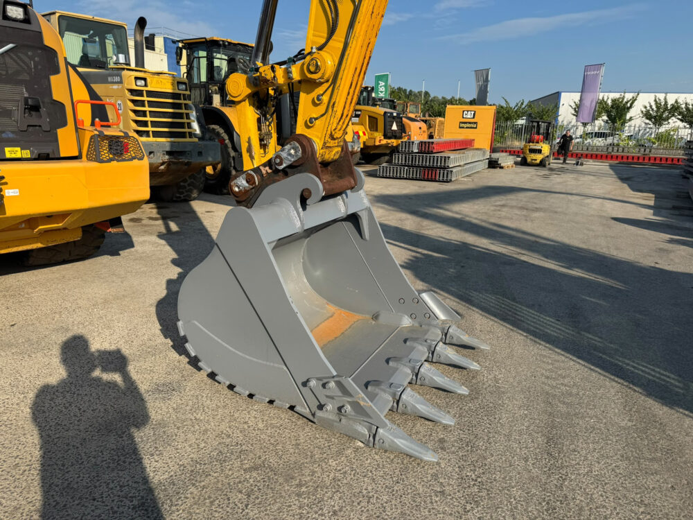 Komatsu PC 240 NLC-11 rupsgraafmachine