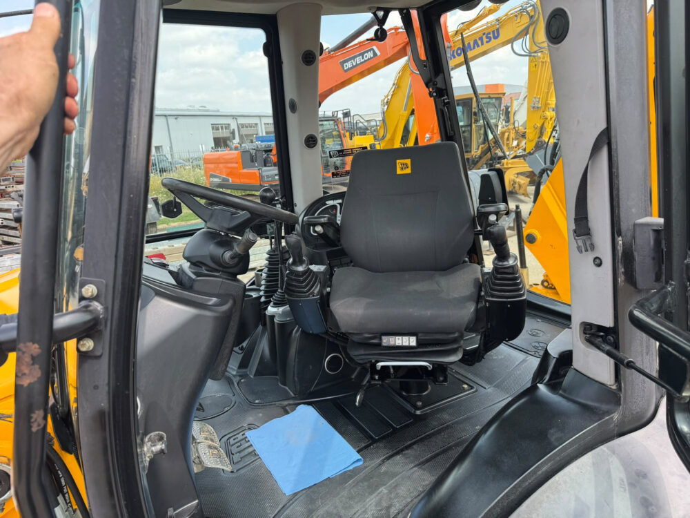 JCB 3CX easy control graaflaad combinati