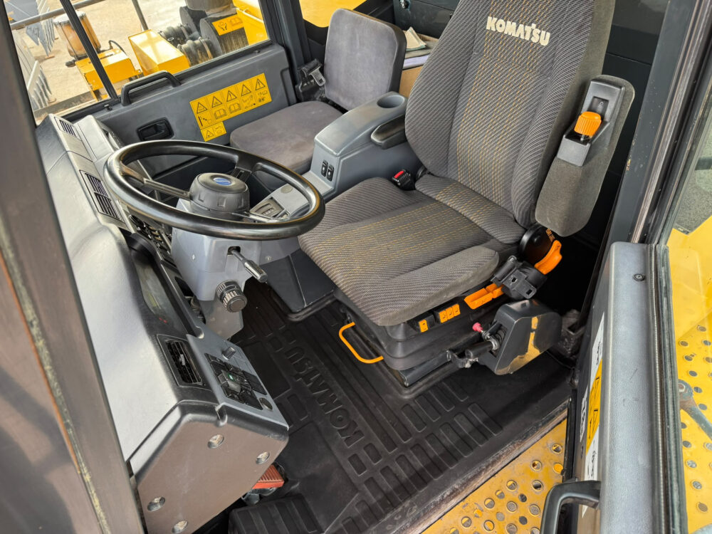 Komatsu HD405-7 dumper