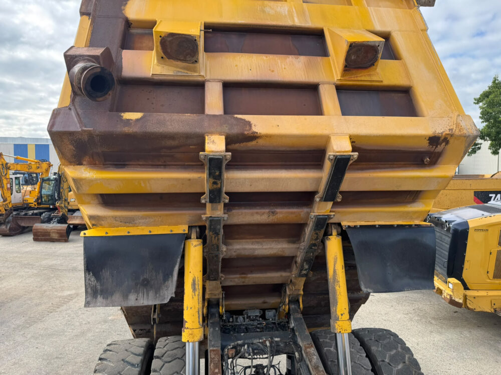 Komatsu HD405-7 dumper