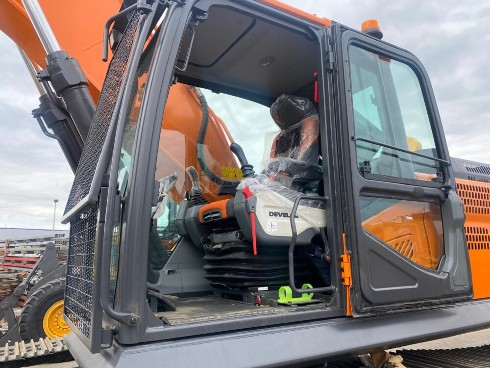 Develon Doosan DX360 LCA 7M Graafmachine