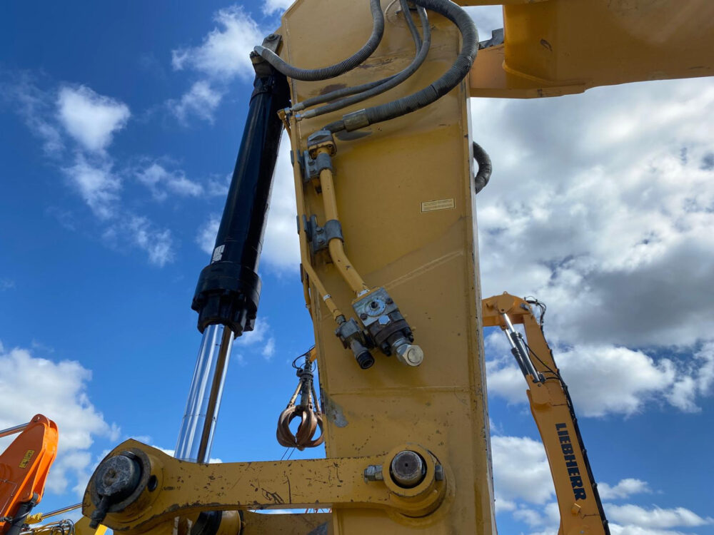 caterpillar-330-d-crawler-excavator