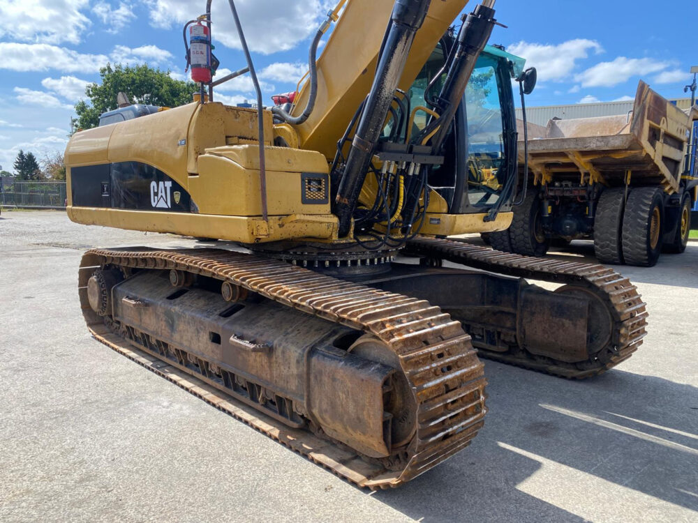 caterpillar-330-d-crawler-excavator